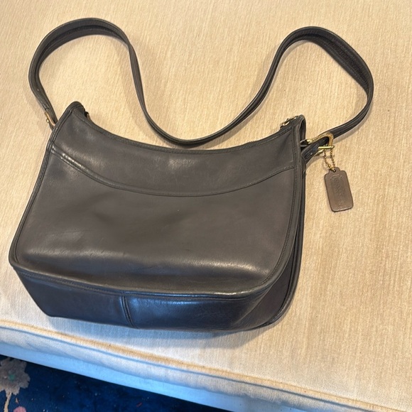 Vintage gorgeous Coach bag with embossed label, original leather tag,zipper pull - Picture 8 of 16